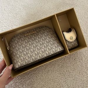 NEW Michael Kors Jet Set Cosmetic Pouch Set
